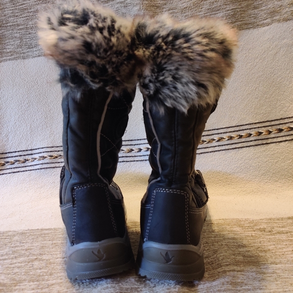 Santana Canada Boots with Faux Fur Top - Picture 5 of 16